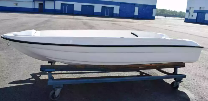 Стеклопластиковая лодка Пингвин (тримаран) в Тюмени