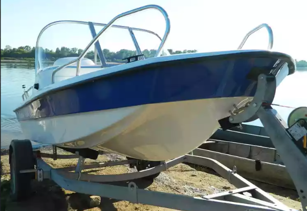 Стеклопластиковый катер Wyatboat-430 DC (тримаран) в Тюмени