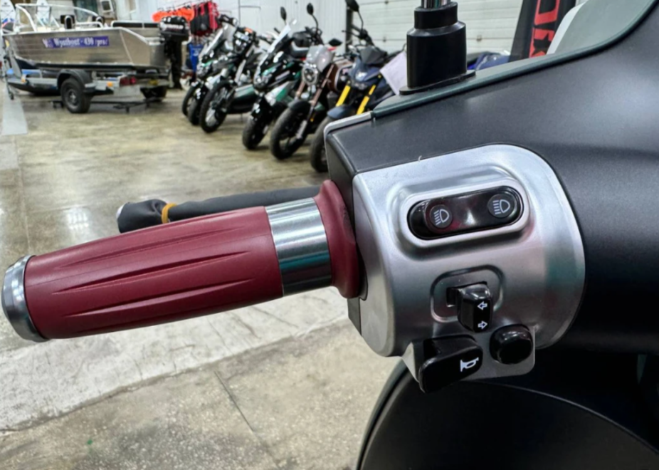 Скутер PROMAX Miami 240 (49) в Тюмени