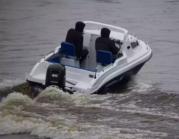 Комбинированный катер Neman-500 с каютой в Тюмени