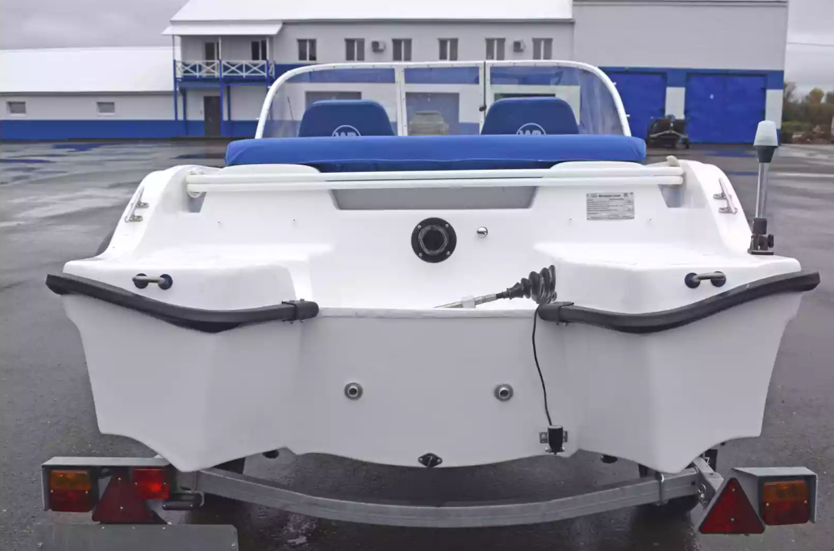 Стеклопластиковый катер Wyatboat-430DCМ (килевая) в Тюмени