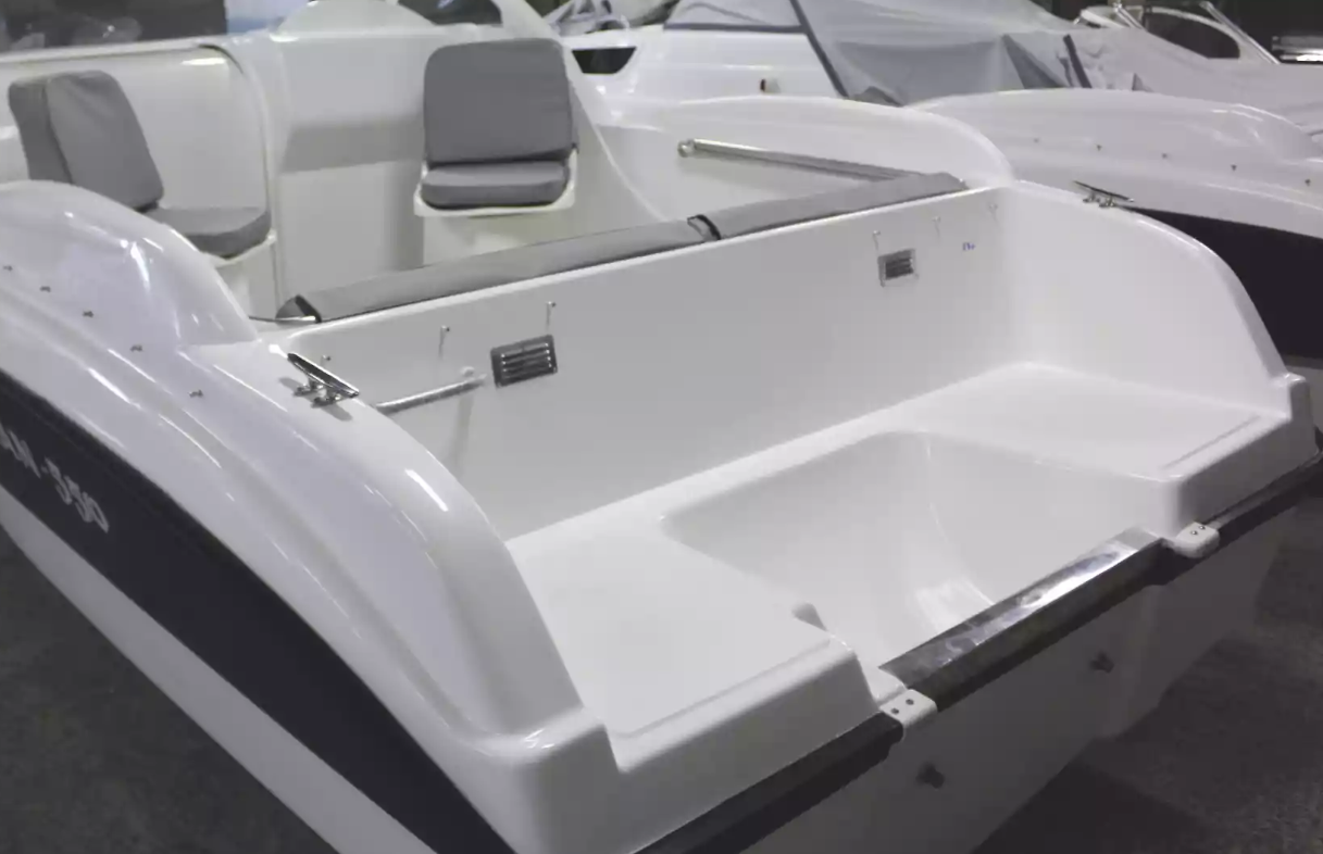 Стеклопластиковый катер Neman-550 с каютой в Тюмени