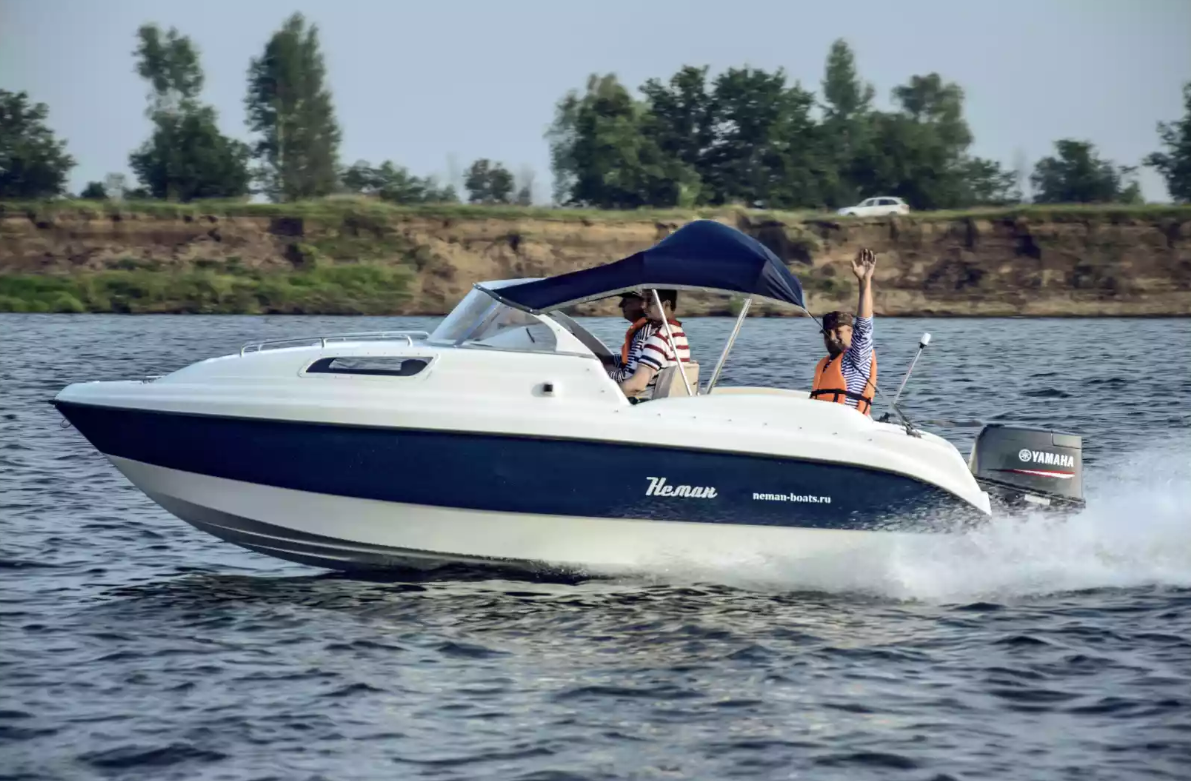 Стеклопластиковый катер Neman-550 с каютой в Тюмени
