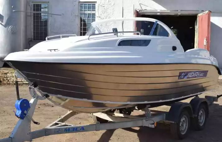 Комбинированный катер Neman-550 с каютой в Тюмени