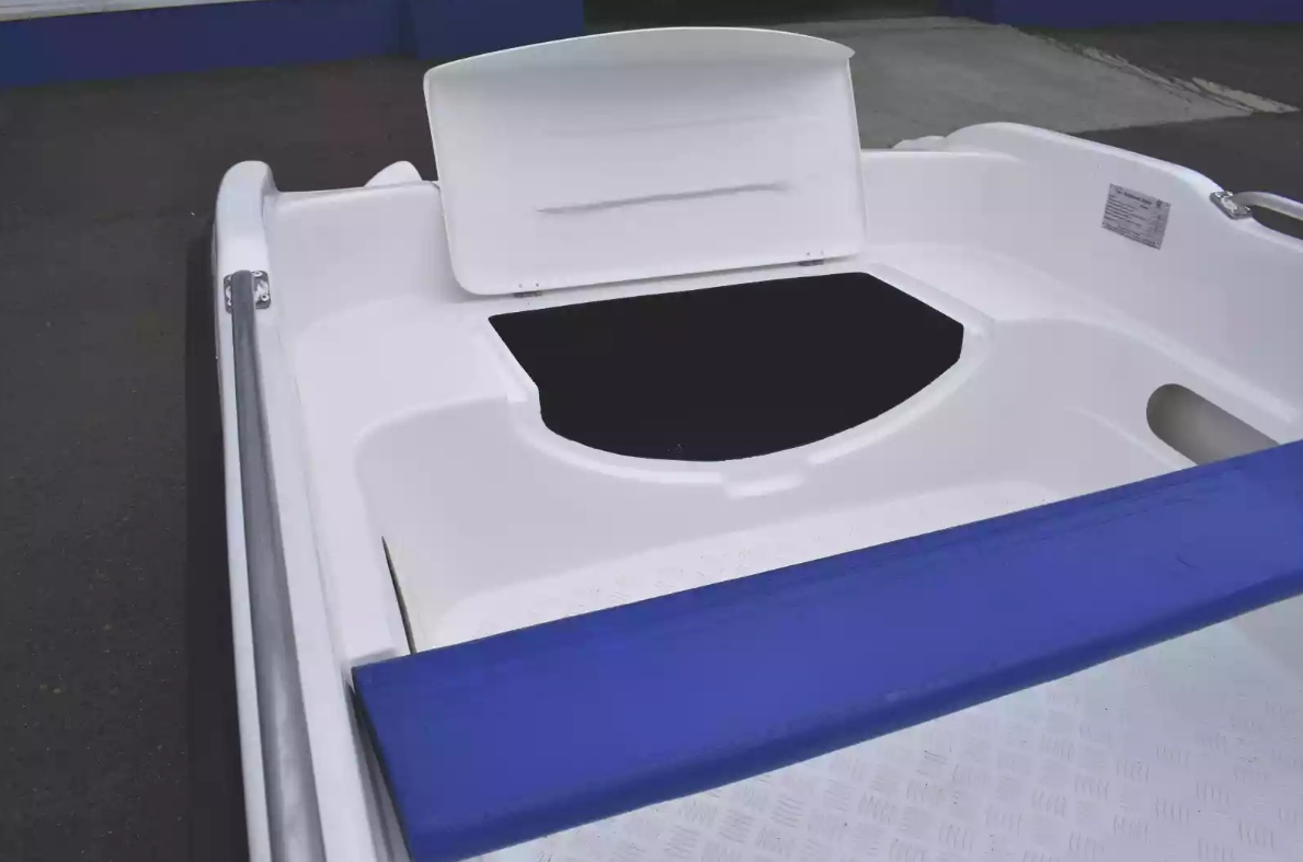 Стеклопластиковая лодка Пингвин New (тримаран) в Тюмени