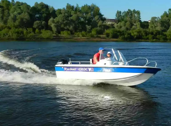 Стеклопластиковый катер Wyatboat-430 DC (тримаран) в Тюмени