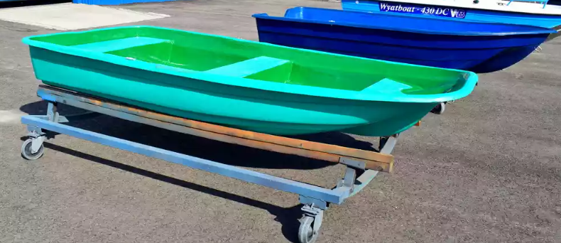 Стеклопластиковая лодка Старт (тримаран) в Тюмени