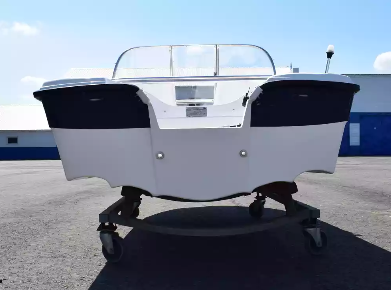 Стеклопластиковый катер Wyatboat-430 DC (тримаран) в Тюмени