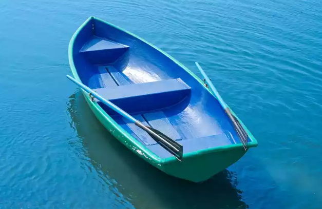 Стеклопластиковая лодка Дельфин в Тюмени