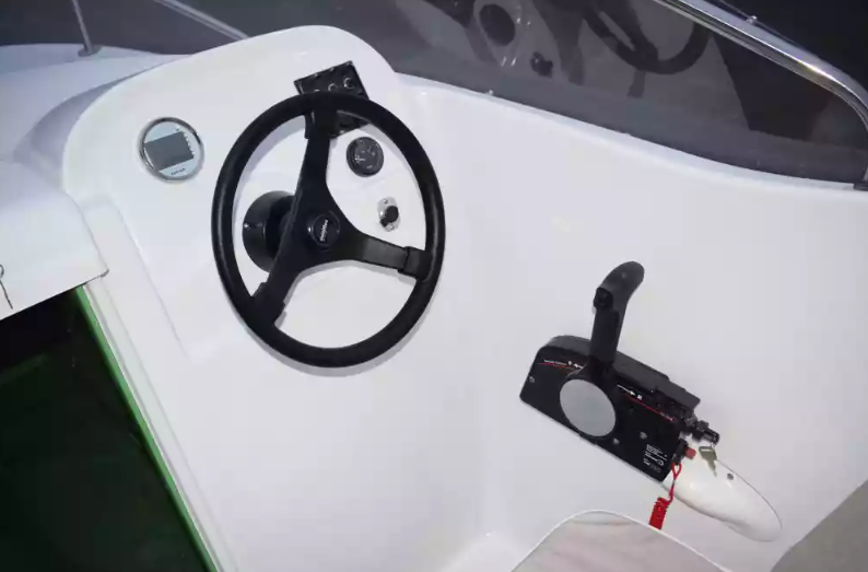 Стеклопластиковый катер Neman-530 с каютой в Тюмени