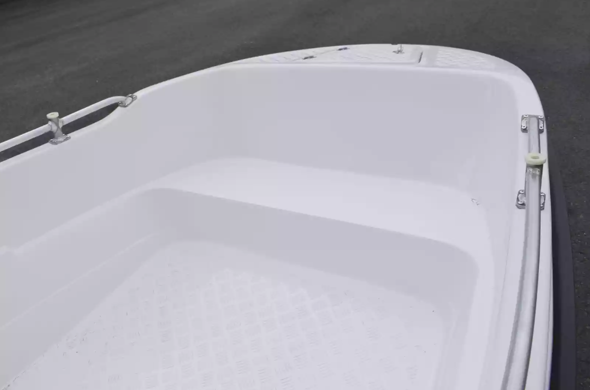 Стеклопластиковая лодка Пингвин New (тримаран) в Тюмени