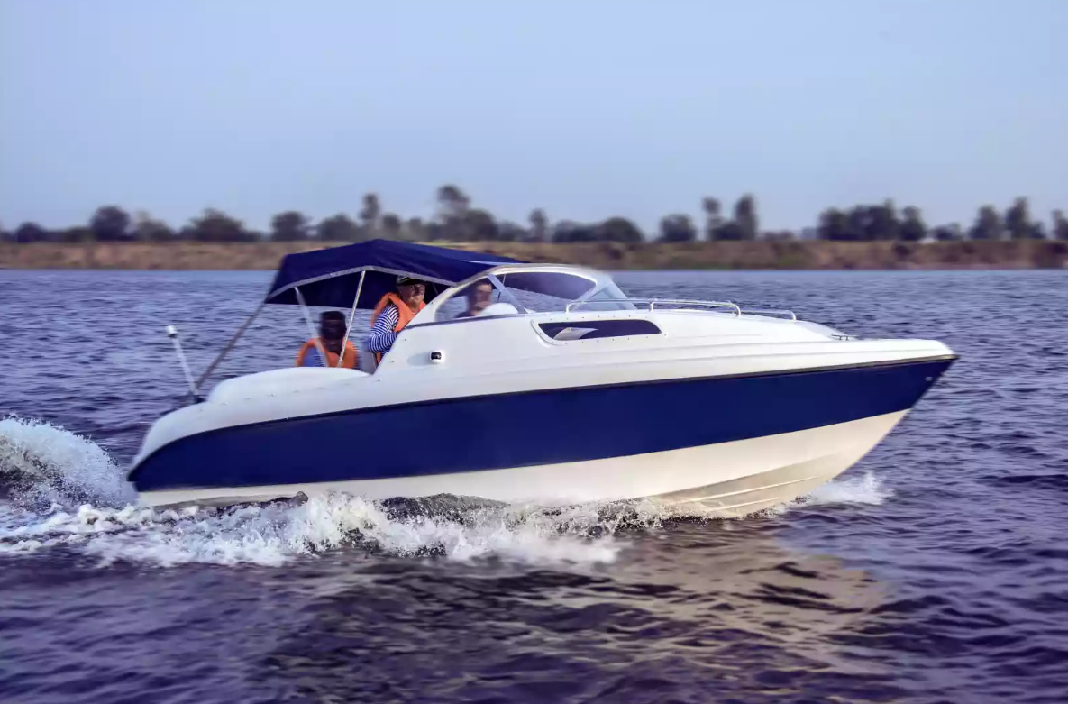 Стеклопластиковый катер Neman-550 с каютой в Тюмени