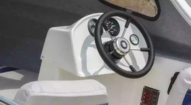 Стеклопластиковый катер Wyatboat-3 П (полурубка) в Тюмени