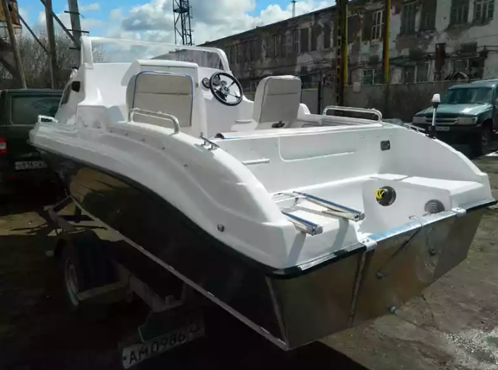 Комбинированный катер Neman-500 с каютой в Тюмени