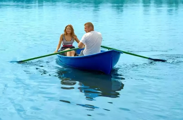 Стеклопластиковая лодка Дельфин в Тюмени