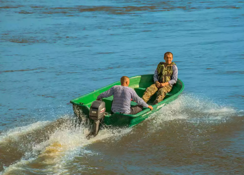 Стеклопластиковая лодка Neman-340 (тримаран) в Тюмени