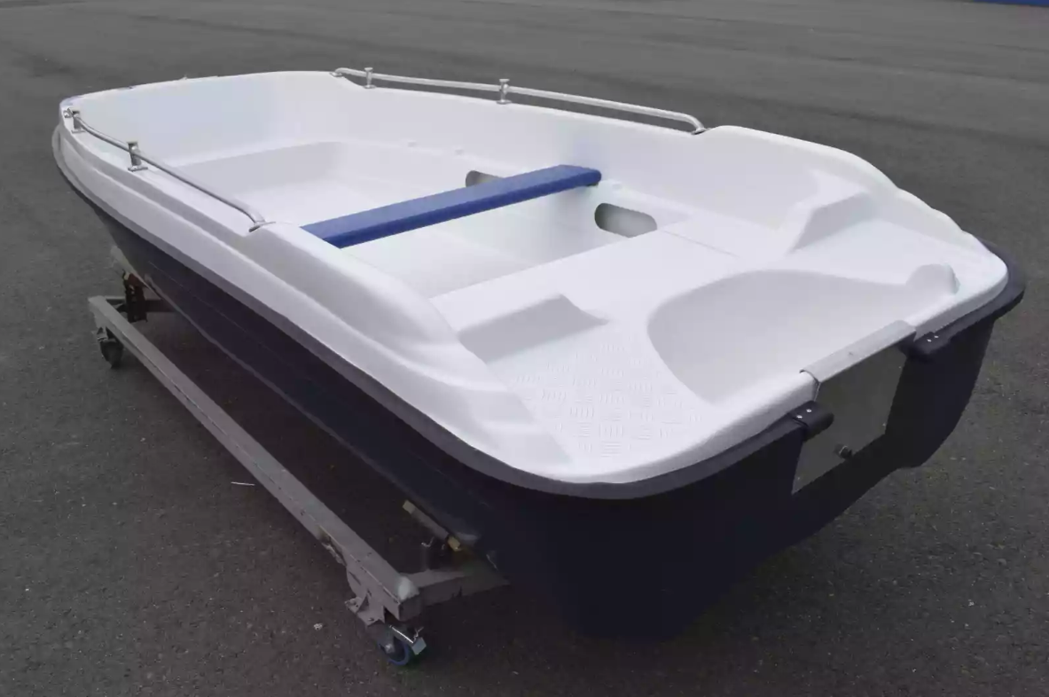 Стеклопластиковая лодка Пингвин New (тримаран) в Тюмени