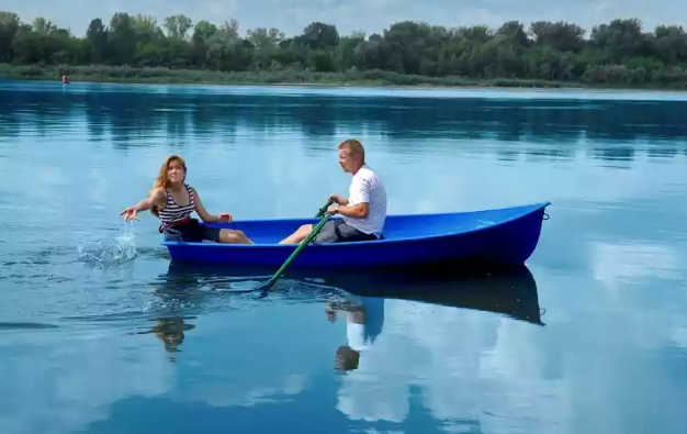 Стеклопластиковая лодка Дельфин в Тюмени