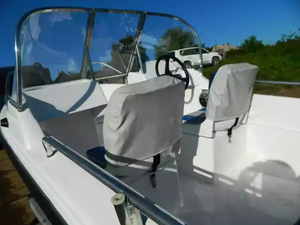 Стеклопластиковый катер Wyatboat-430 DC (тримаран) в Тюмени