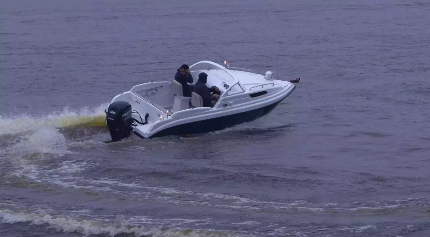 Стеклопластиковый катер Neman-550 с каютой в Тюмени